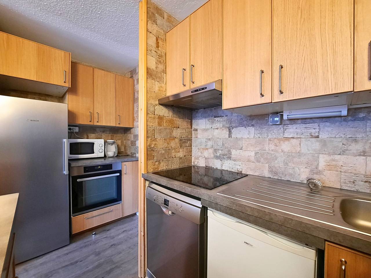 Geheel appartement, Charming Ski-in/Ski-out Apartment for 6 with Balcony and Free Wifi in Les Menuires, Saint-Martin-de-Belleville