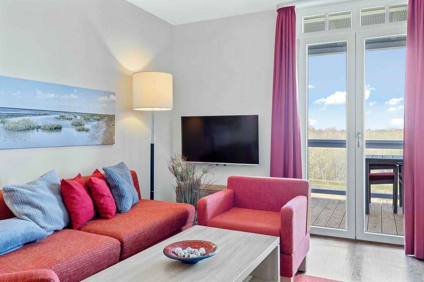 Ganze Wohnung, Strandnahe Ferienwohnung mit Sauna und schönem, überdachten Balkon mit Ausblick in Samtgemeinde Land Wursten, Wurster Nordseeküste