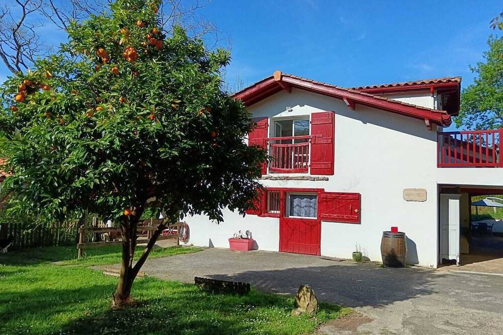 Charming house near Ascain village, 7 km from beaches and Jean de Luz in Ascain, Bayonne region