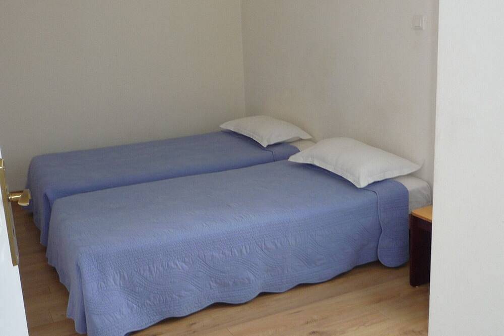 Entire apartment, Apartment 'Villa Pigna' with Sea View, Private Terrace and Wi-Fi in Pigna (Corsica), Calvi region