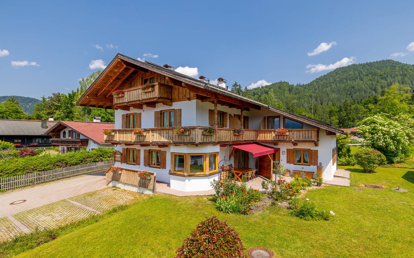 Ganze Ferienwohnung, Gästehaus Hagen - Dachstudio- 2-Raum-Ferienwohnung 50qm, Extra-Schlafzimmer, Küche, 2 Balkone in Reit im Winkl, Bayerische Alpen