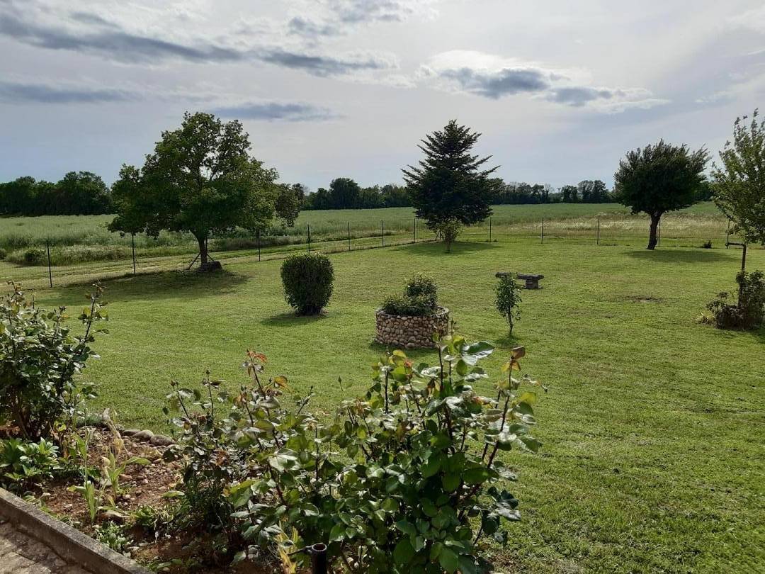 Gîte voor 4 personen met terras in Charvieu-Chavagneux, Vienne en omgeving
