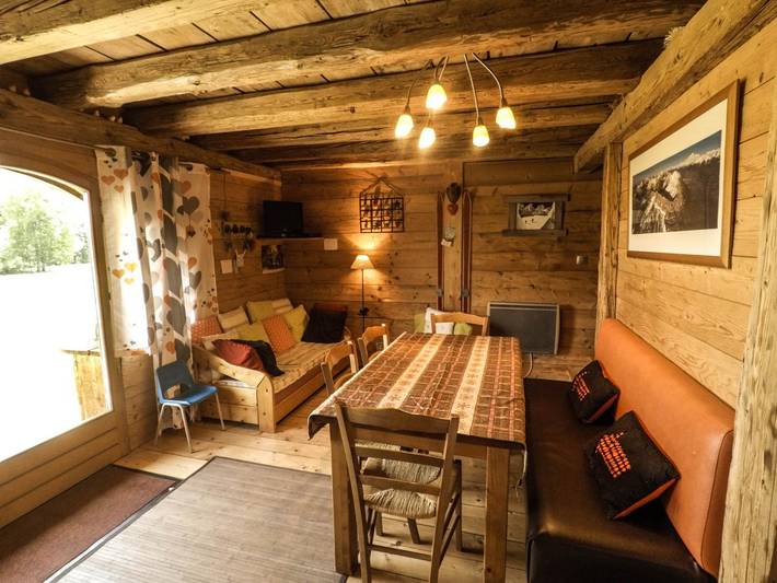 Gîte pour 6 personnes, avec terrasse, animaux acceptés à Les Déserts - 3