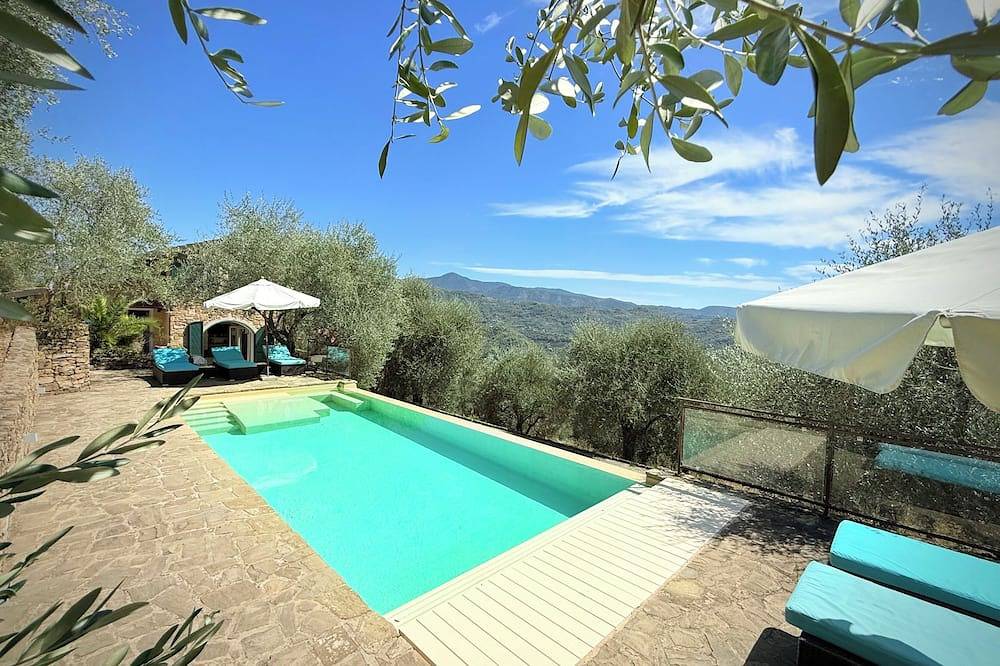 Elegantes Landhaus in ruhiger Hügellage mit Schwimmbad in Dolceacqua, Ligurische Alpen