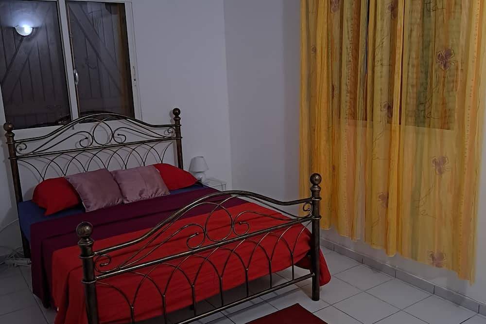 Pleasant house with trees and flowers, 5 minutes from all amenities in Les Abymes, Guadeloupe (Caribbean)