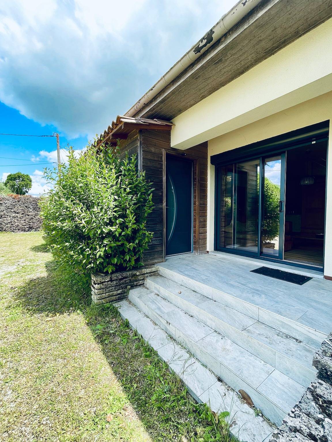Le Triton de Bergerac – Moderne Villa mit Pool und großem, bewaldetem Park in Bergerac, Périgord Pourpre