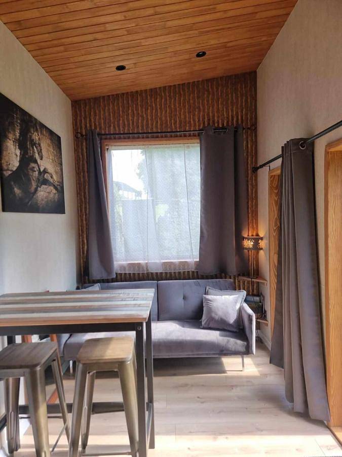 Gîte pour 2 personnes, avec terrasse ainsi que vue et jardin, animaux acceptés à Valmont - 4