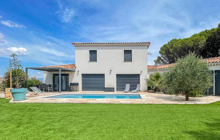 Location de vacances pour 8 personnes, avec jardin et piscine à Rochegude