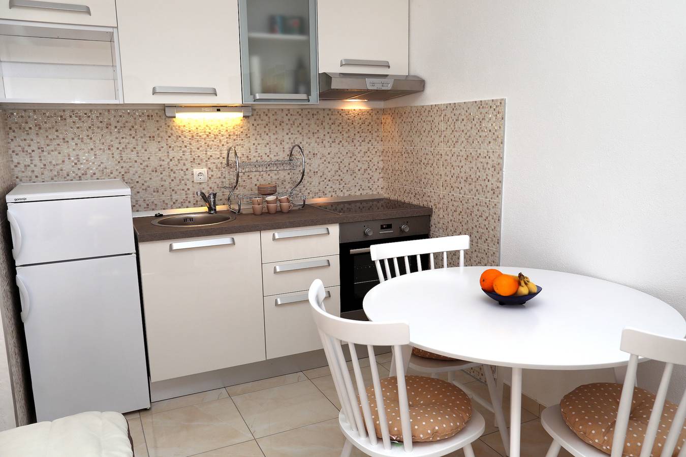 Geheel vakantieappartement, Vakantieappartement voor 4 personen met terras in Okrug Gornji, Čiovo
