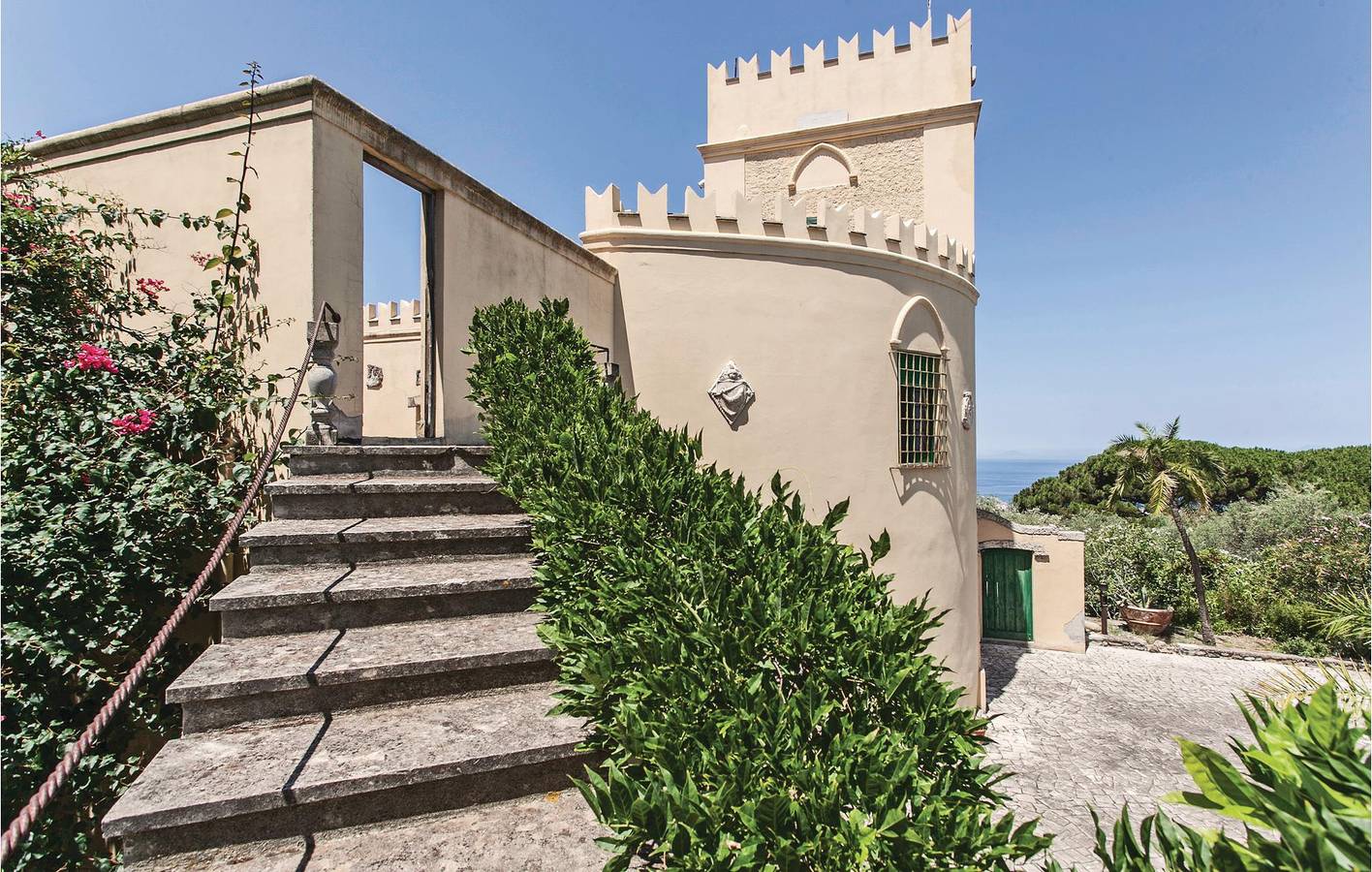 2.5km Strand Apartment mit AC, Pool & Terrasse in Venetico, Messina Provinz