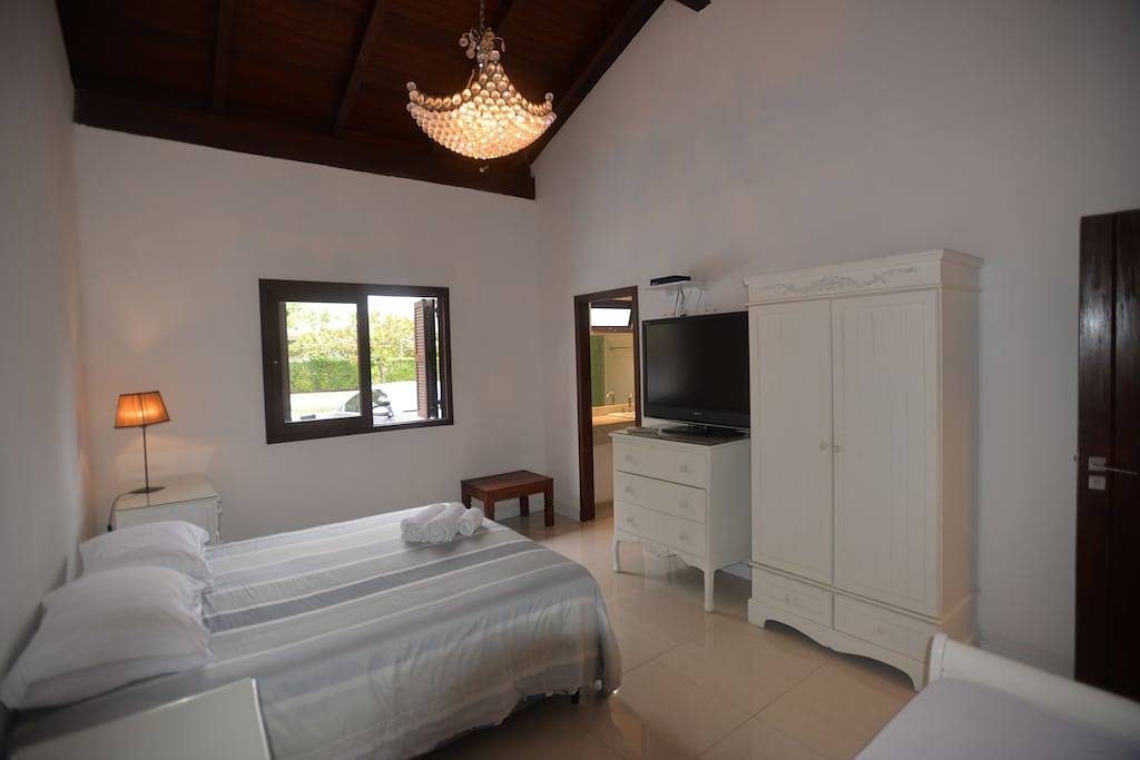 Jurere International 5Br Haus mit Pool - 200 m vom Strand in Praia do Forte SC, Florianópolis