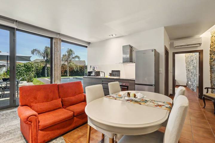 Casa Da Padroa: Private Pool, Wi-Fi & Air Conditioning in Braga in Vila de Prado, Braga District