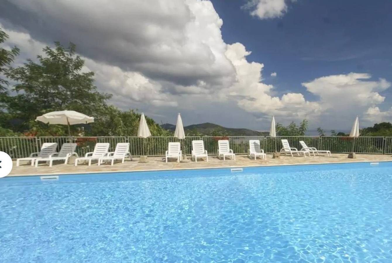 Apartamento entero, Apartamento 'Mono Le Lecce 53 Iris' con piscina compartida, balcón y aire acondicionado in Elba