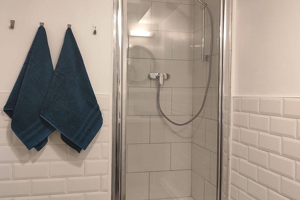 Entire apartment, \"Bright Getaway in the City Center, 20 Min to Disneyland and Paris by Rer\" in Noisy-le-Grand, Seine-Saint-Denis