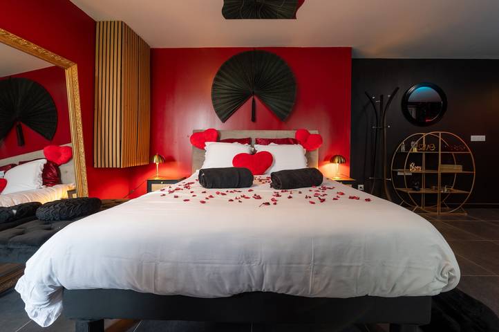 Holiday Home “Le Cocon Secret – Sauna – Jacuzzi” with Shared Garden and Wi-Fi in Quimperlé, Quimper region
