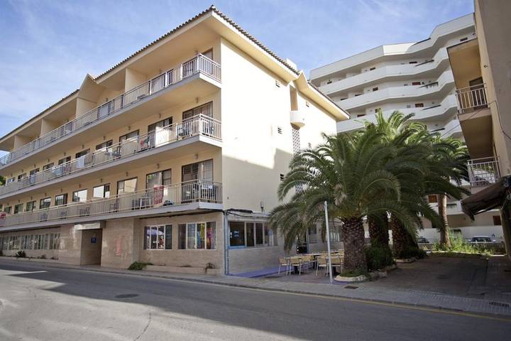 Hostel voor 2 personen, met Balkon en Terras in S'illot