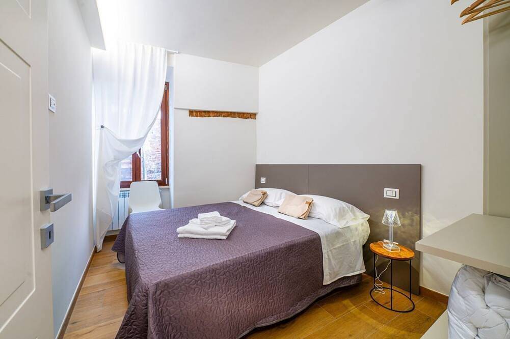Entire apartment, Guesthost - Spoleto Bright and Modern Apartment in Spoleto, Perugia Province