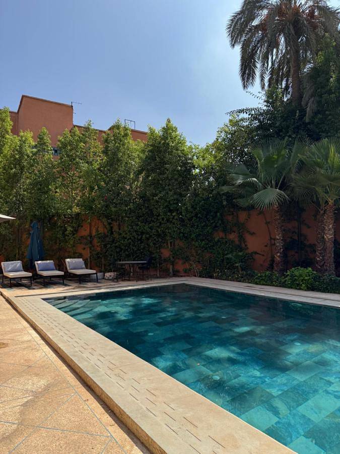 Chambre d’hôte pour 2 personnes, avec jardin ainsi que piscine et balcon à Marrakech