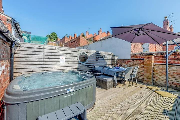 Holiday rental for 8 people, with hot tub and garden in Lincoln
