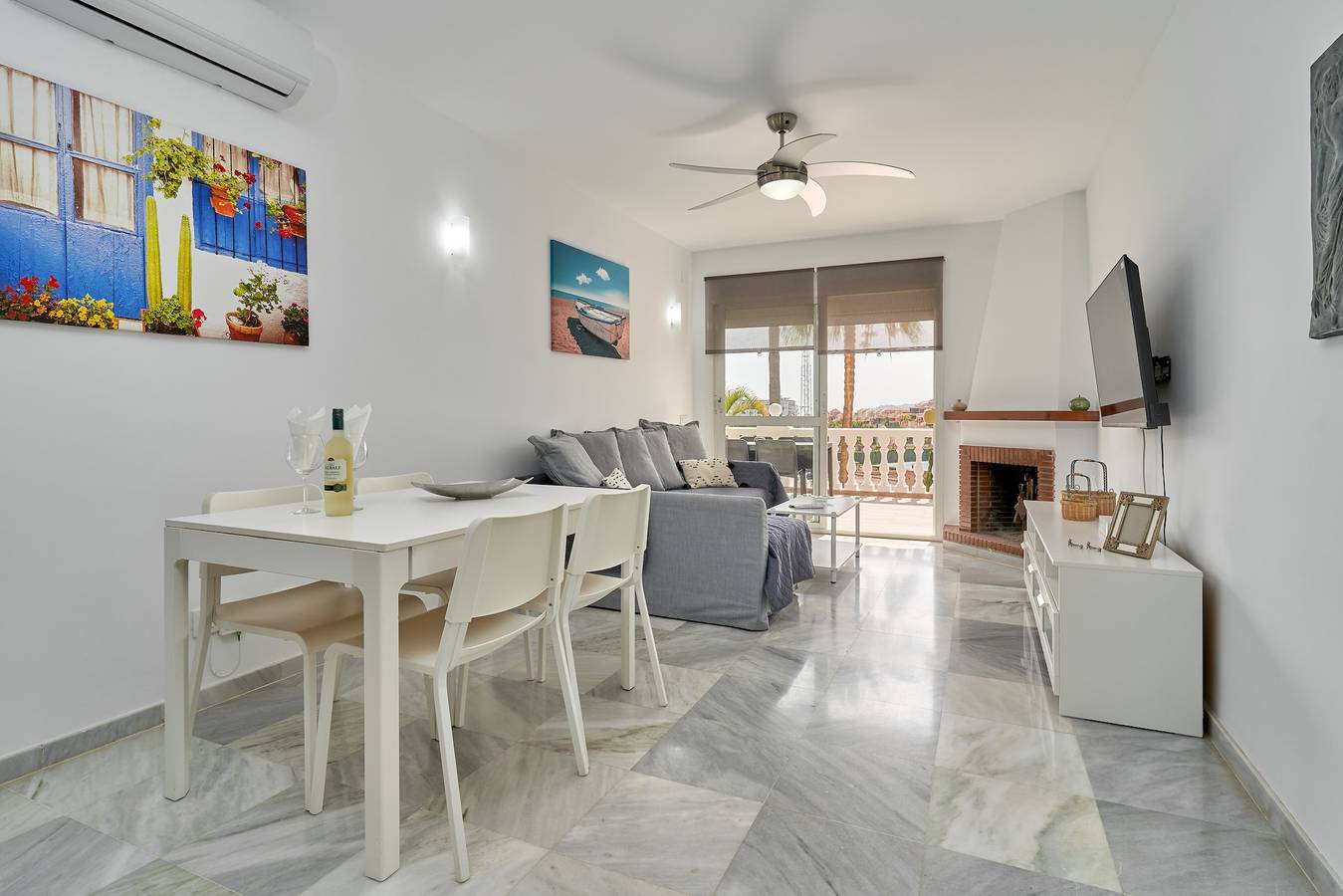 Entire apartment, 'Las Rosas House' Apartment with Sea Views, Wi-Fi and Air Conditioning in Senorio de Capistrano, Nerja