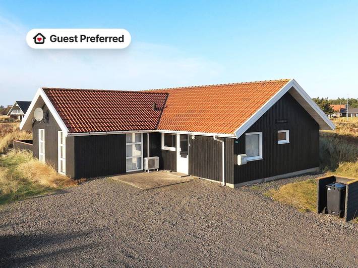 Ferienhaus für 8 Personen, mit Terrasse und Pool sowie Whirlpool, kinderfreundlich in Blavand