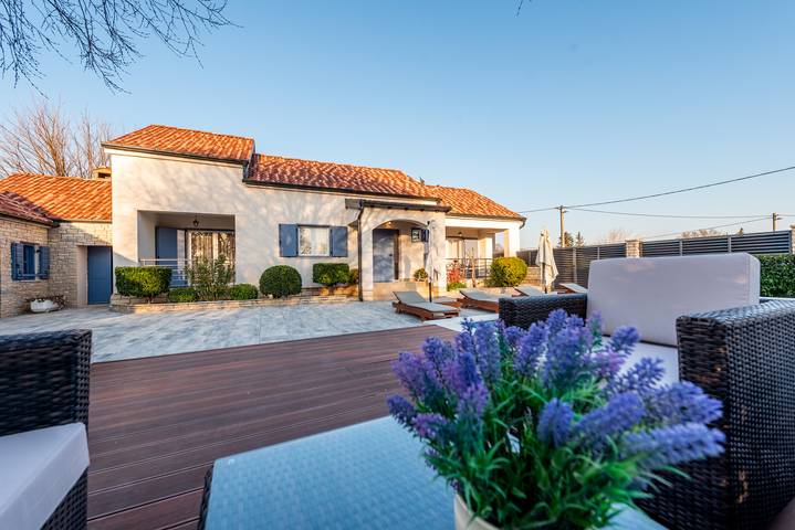 Vacation rental for 6 people, with yard in Zadar