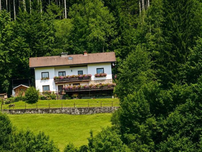 Ferienwohnung für 4 Personen, mit Balkon und Terrasse sowie Garten und Sauna