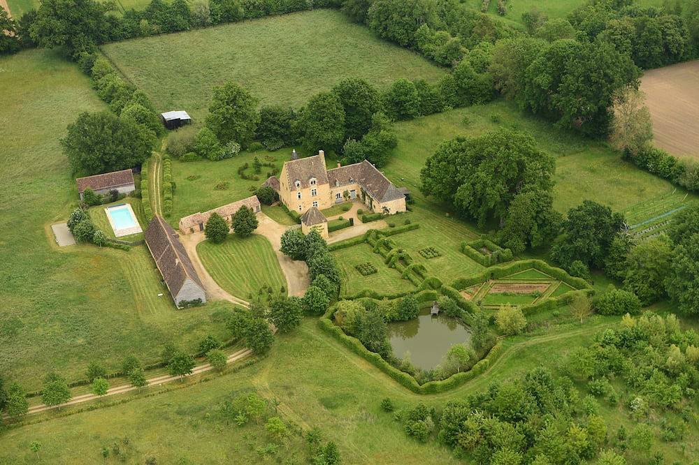 Maison indépendante au calme, piscine, pêche, 8 personnes in Saint-Célerin, Sarthe