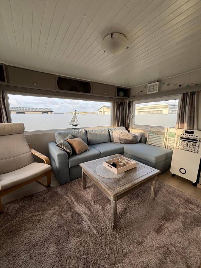 Camping für 3 Personen, mit Terrasse und Garten sowie Kinderpool und Pool in De Haan