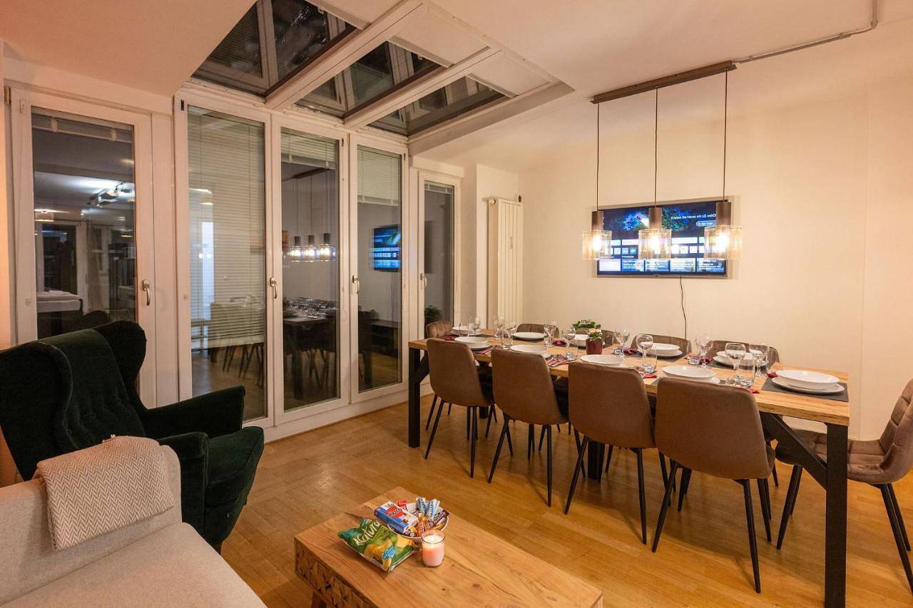 Ganze Wohnung, Munich Large Apartment 145 qm and 5 Bedrooms with Roof Terrace in centrally located 1 to 14 Guests in München Ludwigsvorstadt, München