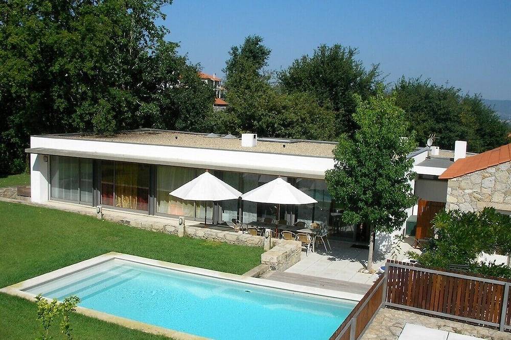 Elegant Villa, Caminha. Pool & large garden. Near market towns & beaches. in Caminha (Matriz) e Vilarelho, Viana do Castelo Distrikt