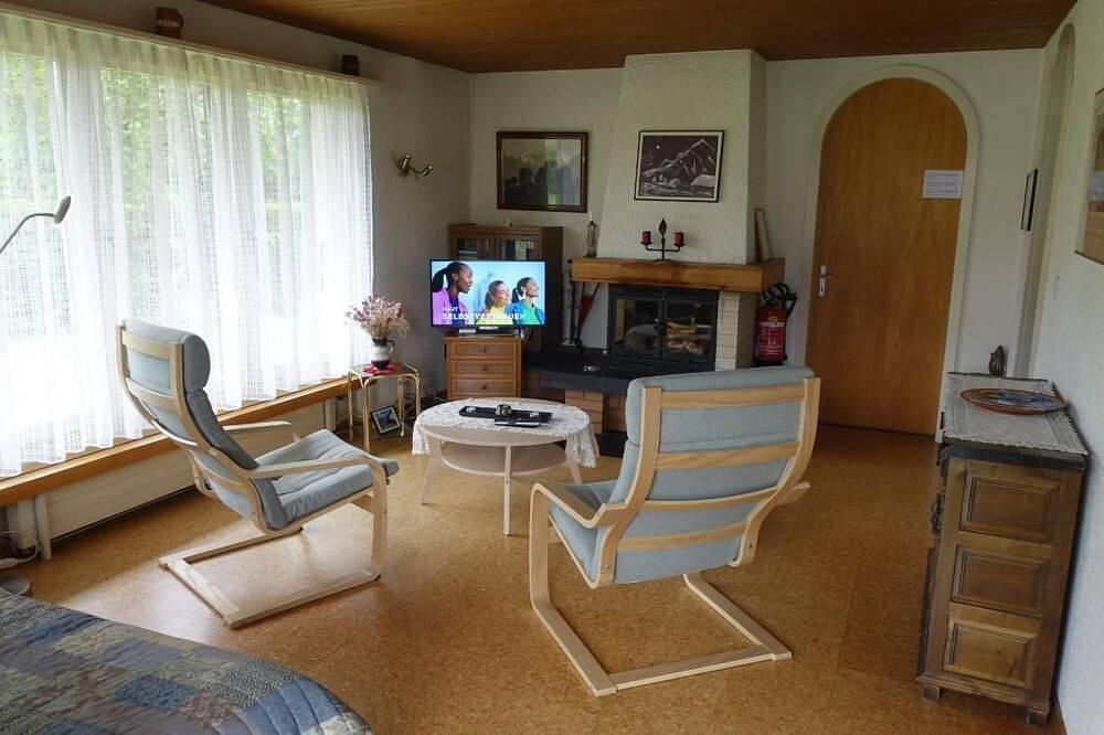 Ganze Wohnung, Ferienwohnung Akalei in Aeschi bei Spiez, Thunersee