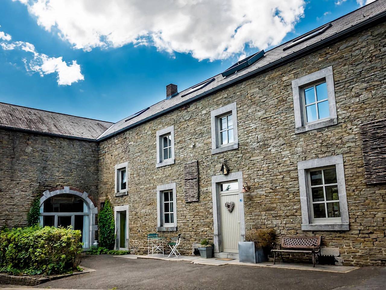 Vakantiehuis in Durbuy met Binnenzwembad in Borlon, Durbuy