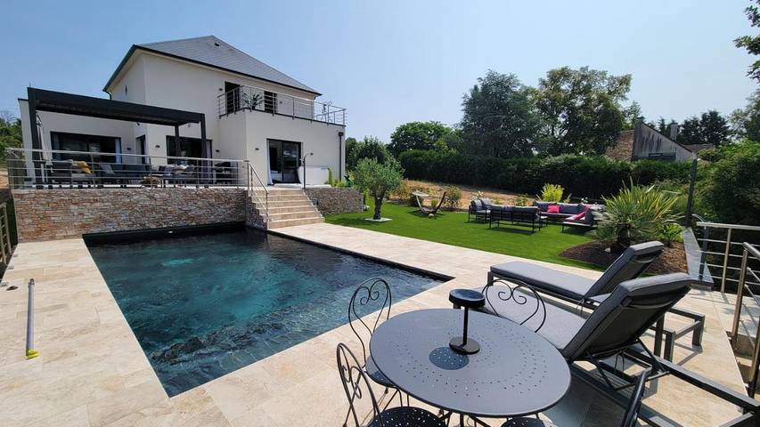Location de vacances pour 4 personnes, avec piscine et jacuzzi ainsi que jardin et terrasse à Rouillon - 2
