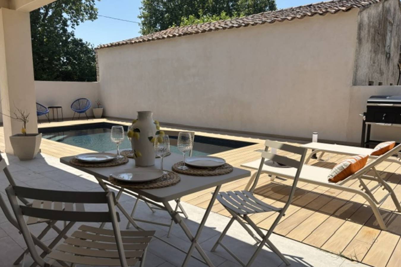 Appartement entier, Olia - piscine privée et proche centre ville in L'Isle-sur-la-Sorgue, Vaucluse