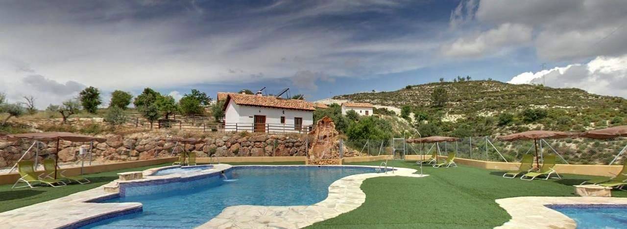 Chalet para 9 personas, con piscina además de jardín y vistas al lago en Alhama - 2