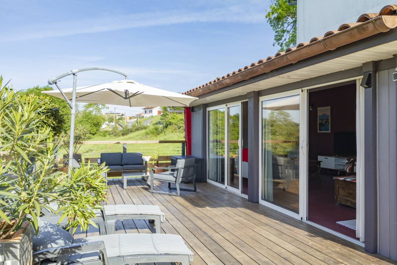 Appartement entier, Quelques jours au calme, à l'ombre des grands chênes ! in Ustaritz, Région de Bayonne