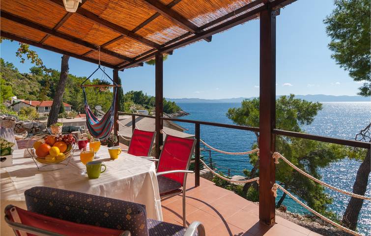 Gemütliche Ferienwohnung mit Meerblick, Terrasse und Parkplatz, 1000 m vom Strand entfernt in Gdinj, Hvar