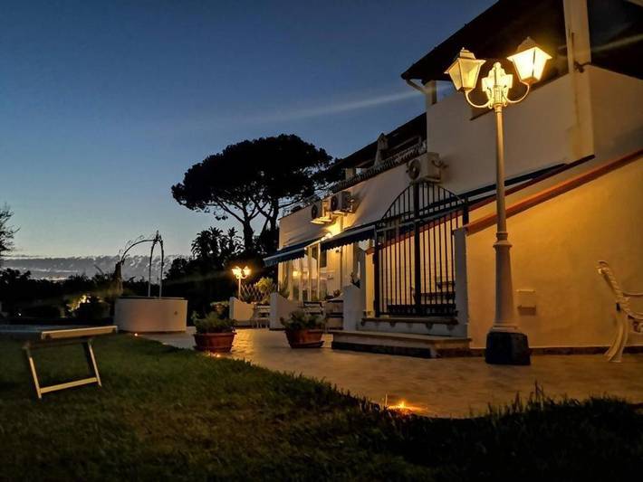 Gîte pour 4 personnes, avec jardin et terrasse ainsi que piscine et vue à Forio - 2