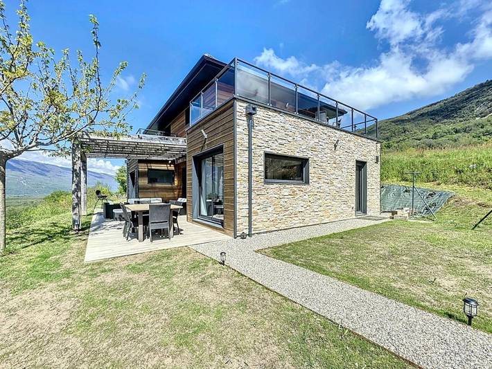 Villa pour 6 personnes, avec jardin ainsi que vue et sauna, animaux acceptés en Savoie