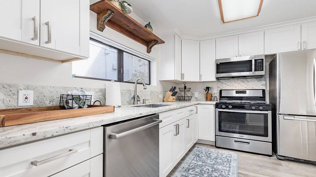 Begonia Beach Cottage- Dog Friendly in Capitola, Santa Cruz County