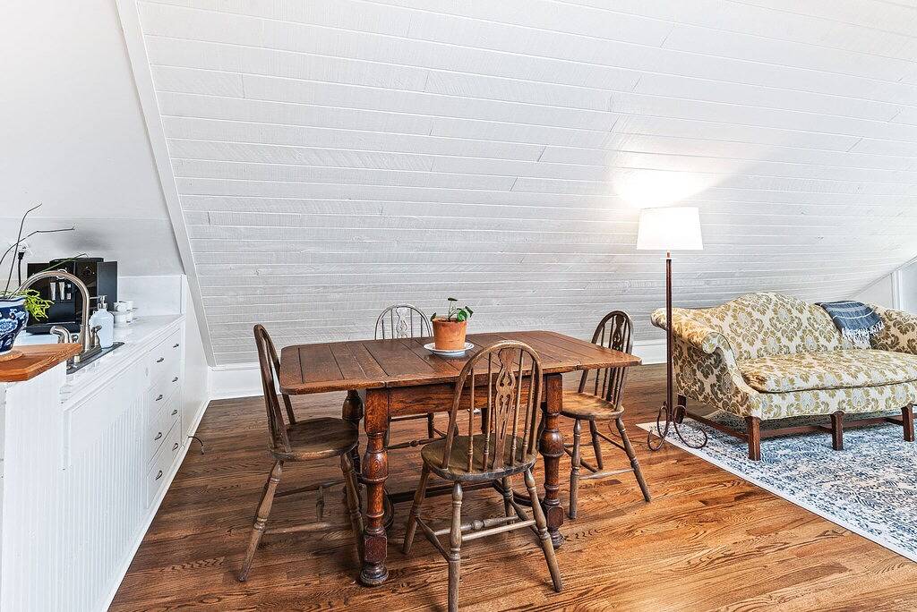 Ganze Wohnung, Hot Tub + King Bed + Walkable in Decatur, Georgia