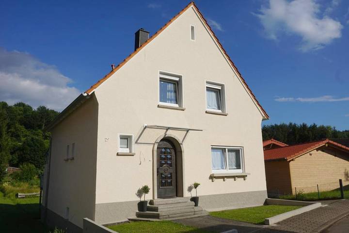 Location de vacances pour 13 personnes, avec vue et jardin à Dahn