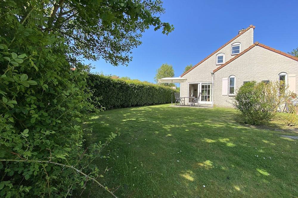 Family bungalow with sauna on the Grevelingenmeer, quiet location, dogs allowed, Wlan in Brouwershaven, Zeeuwse Kust