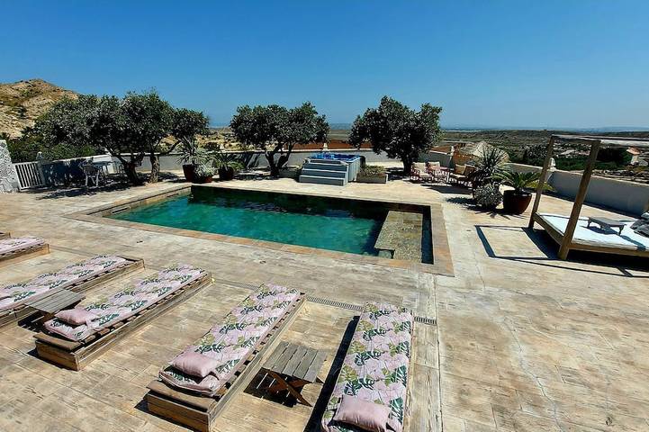 Villa pour 8 personnes, avec jacuzzi et jardin - 1