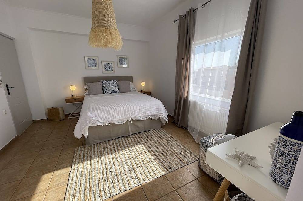 Luxurious 3-bedroom house with panoramic sea view 3 minutes walk from the beach in Agia Marina, Chaniaregionen