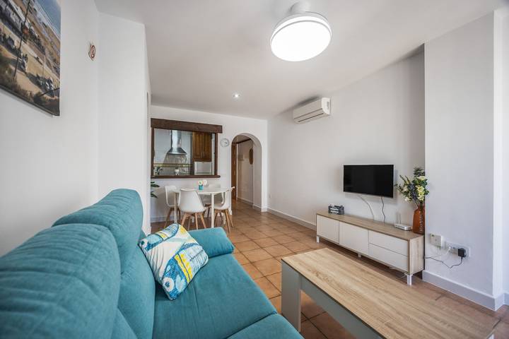 Entire apartment, Apartment 'El Molino Del Viento' with Private Terrace, Wi-Fi and Air Conditioning in Conil de la Frontera, Costa de la Luz