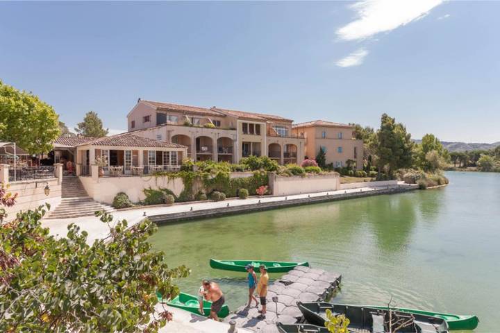 Appartement de vacances pour 4 personnes, avec jardin et piscine