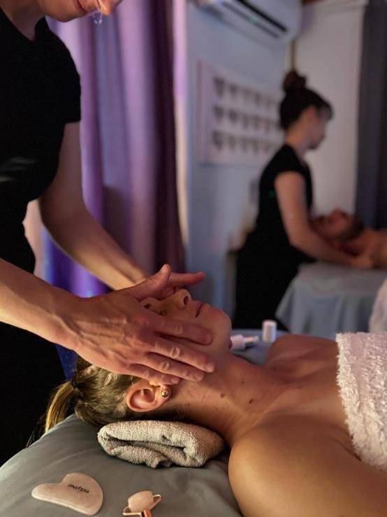 Gîte pour 4 personnes, avec piscine ainsi que jardin et jacuzzi dans Montpouillan - 4