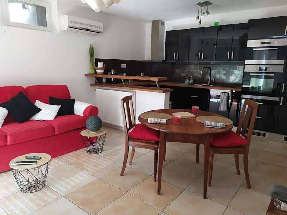 One-Bedroom House in Bussière-Dunoise, Région de Guéret